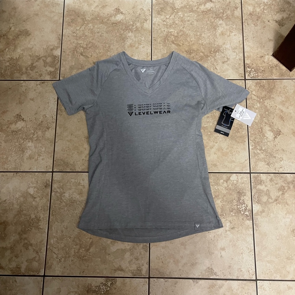 👻🎃CLEARANCE🎃👻 NWT Levelwear T-shirt